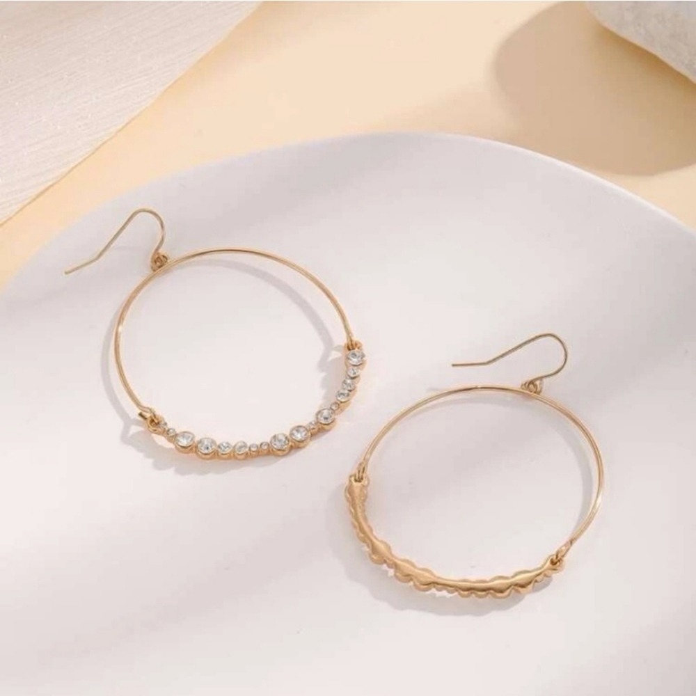 🤍3/$30 Golden Rhinestone Hoop Earring - Picture 3 of 3